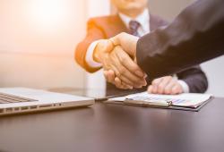 Pasos para crear y mantener relaciones positivas con los clientes