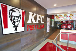 empleado KFC Rusia Amrest Pizza Hut Taco Bell MullenLowe