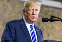 DONALD TRUMP ARANCELES RESHORING 2025 TARIFFS AUTOS aranceles